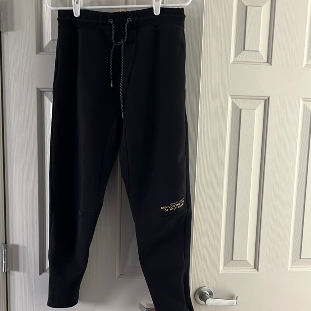 Zara Men’s black sweatpants